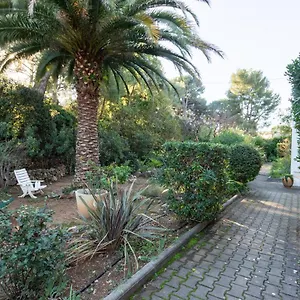 https://les-pierreplane.fr-provencehotel.com